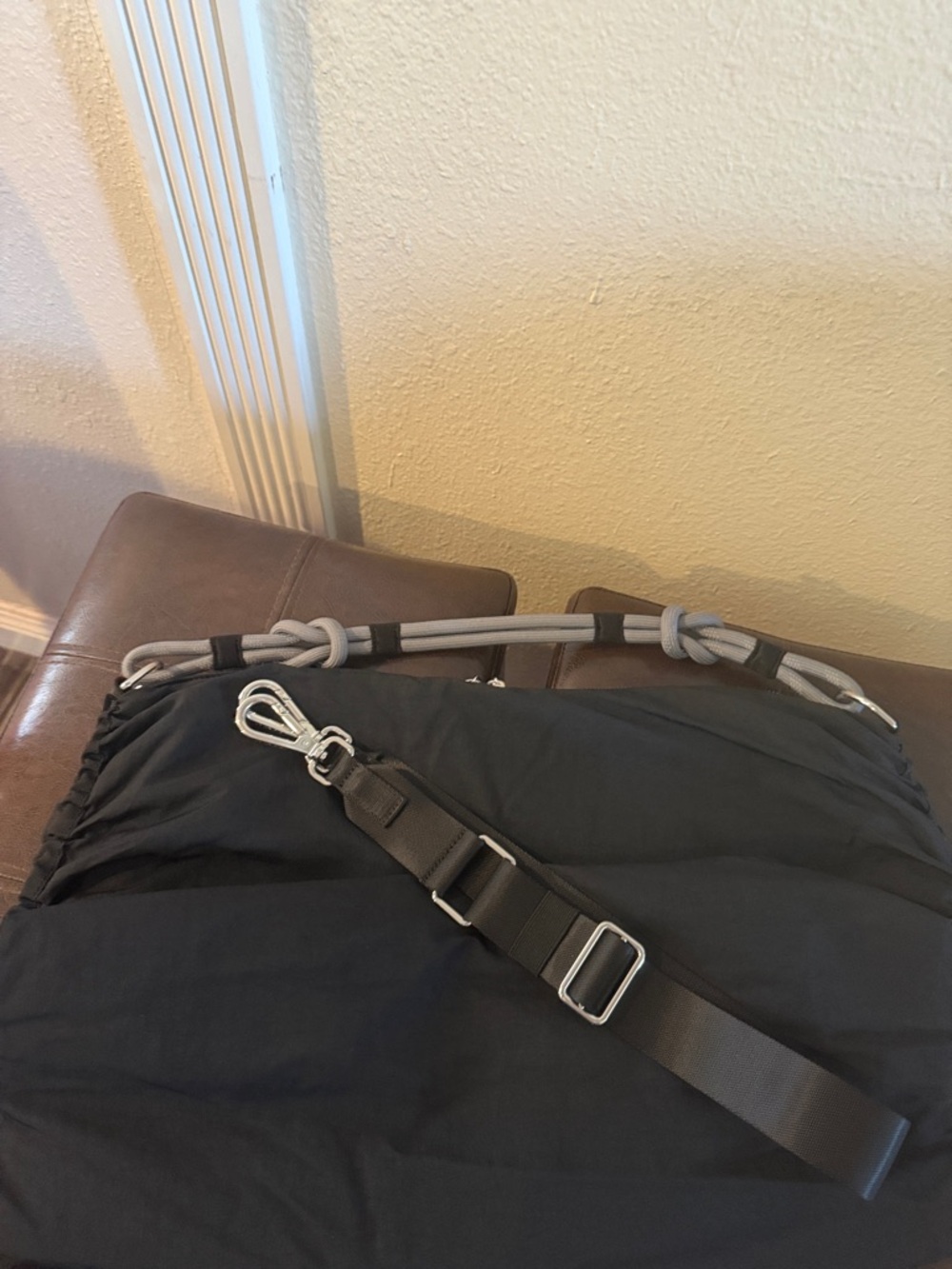 lululemon athletica Black women Duffel with Rope Handle and Removable Strap 16L - Picture 4 of 7